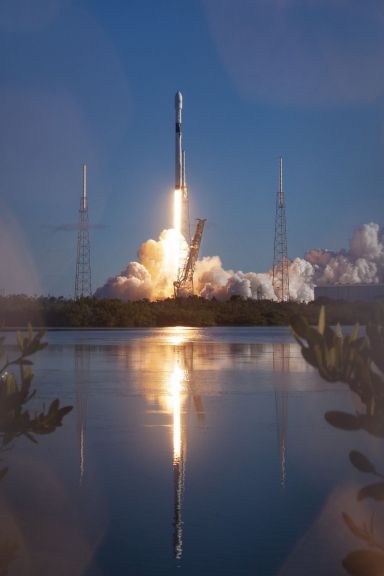 미국 민간 우주탐사업체 스페이스X가 지난해 12월 23일(현지시간) 플로리다주 케이프커내버럴 공군기지에서 ‘GPS Ⅲ’ 위성을 쏘아 올리고 있다(사진=EPA연합뉴스).