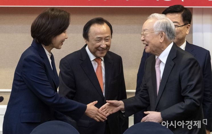 [포토] 인사 나누는 손경식 회장-나경원 원내대표