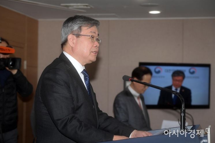 이재갑 장관 "일자리 정책, 성과 낼 수 있도록 노사가 힘 모아달라"  