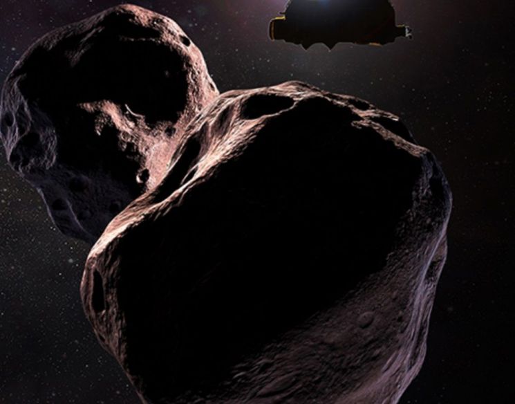 지구에서 가장 멀리 떨어진 천체 '울티마 툴레'는 눈사람을 닮았습니다. [사진=NASA 홈페이지]