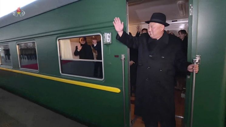 김정은 북한 국무위원장과 특별전용열차