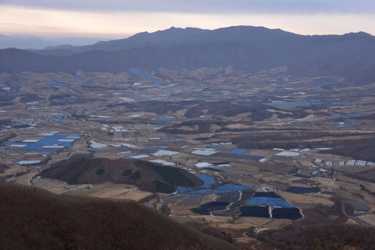 을지전망대에서 바라본 펀치볼 분지