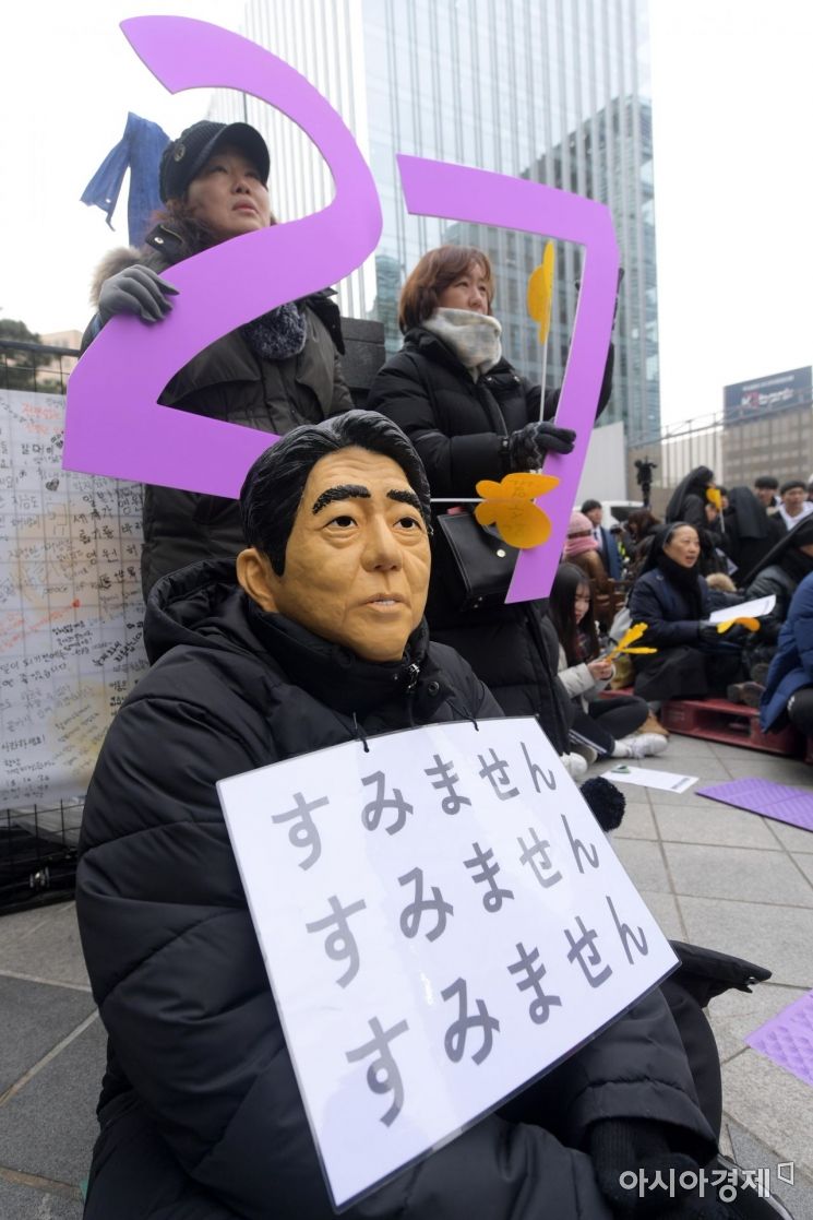 [포토]27주년 수요시위에 참가한 아베
