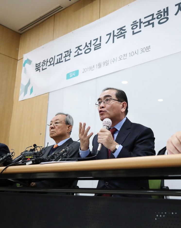 태영호 "탈북하는 순간 조국은 한국…정부, 조성길 데려와야"