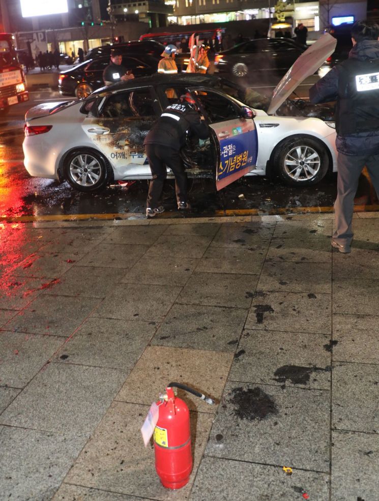 택시기사 또 분신…카풀·택시 타협 '먹구름'만 짙어져