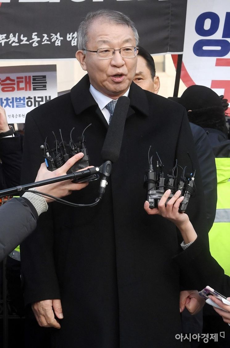 [포토] 양승태, 검찰 출석 전 성명 발표