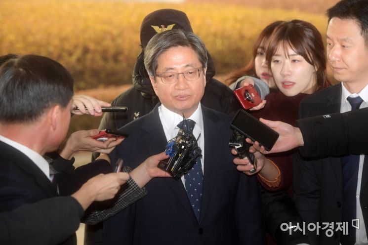 [포토]굳은 표정의 김명수 대법원장