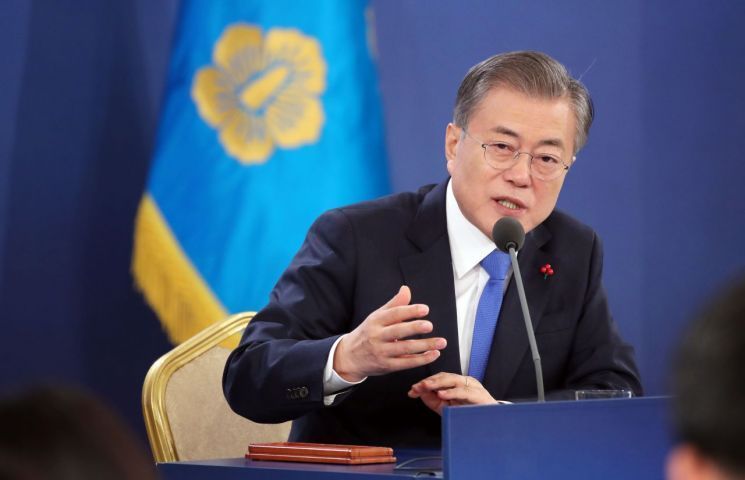 [한국갤럽]문 대통령 국정 수행 지지율 47%…1%포인트 하락