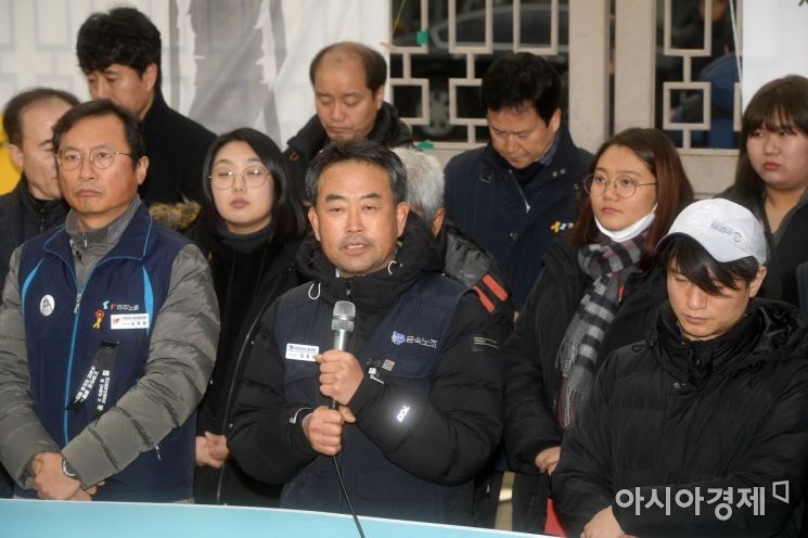 [포토]'굴뚝농성' 파인텍 노사 협상 426일 만에 합의
