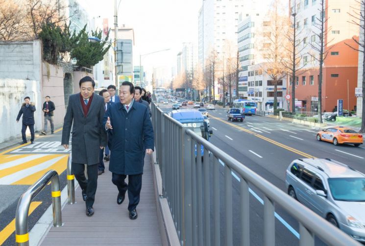 강서구, 일반도로에 아이들 안전 위해 통학로 확보