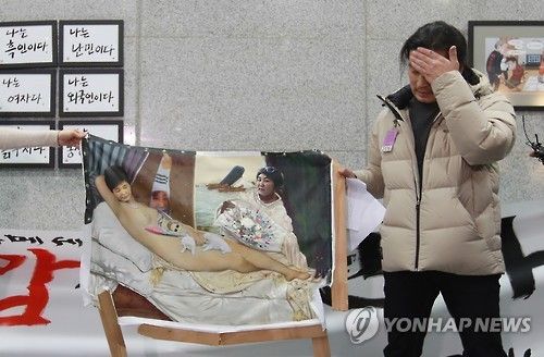 박근혜 풍자 누드화 파손한 예비역 제독 벌금형 