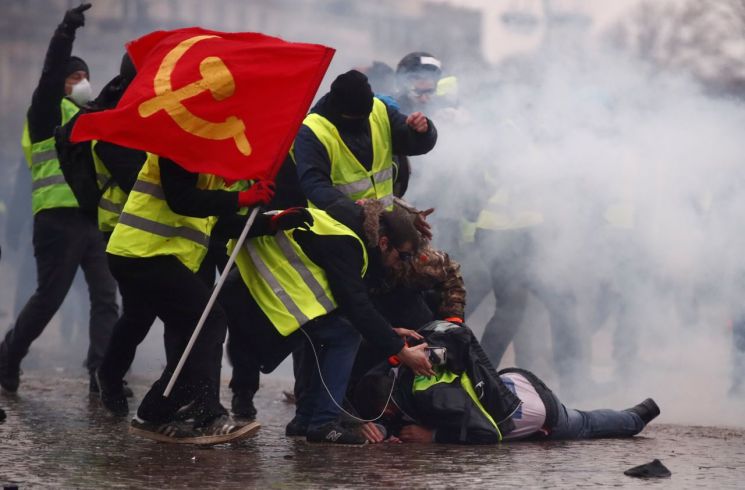 프랑스 주말 '노란조끼' 집회…시위대 수만명 모여 