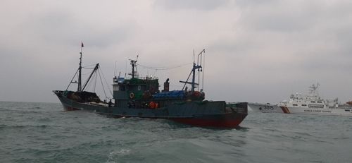목포해경, 어획량 등 조업일지 허위 작성한 중국 어선 2척 나포