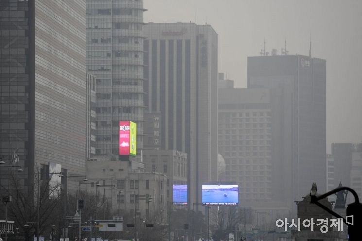 수도권에 사상 첫 사흘 연속 미세먼지 비상저감조치…"마스크 필수" 