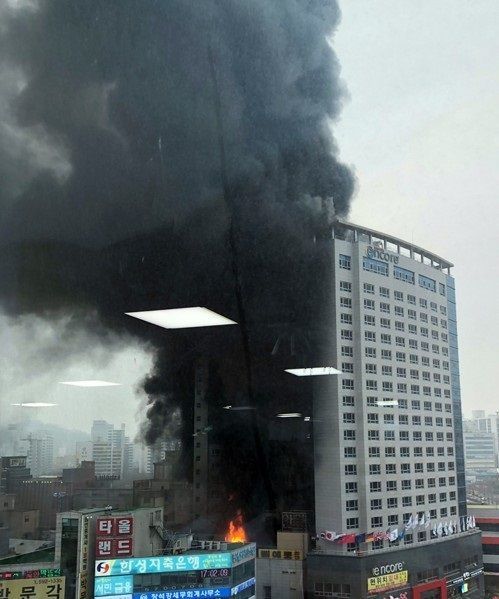 천안 라마다 호텔 화재…연기 흡입 5명 병원 이송