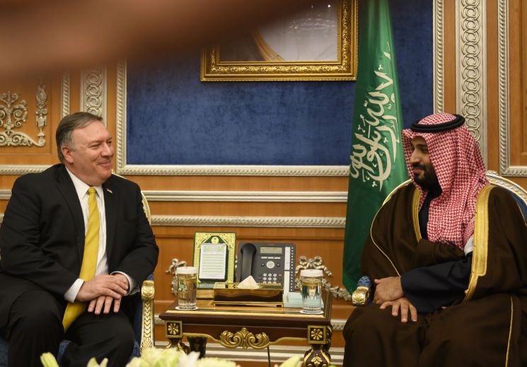 폼페이오, 사우디 왕세자 만나 예멘휴전 합의·카슈끄지 언급 