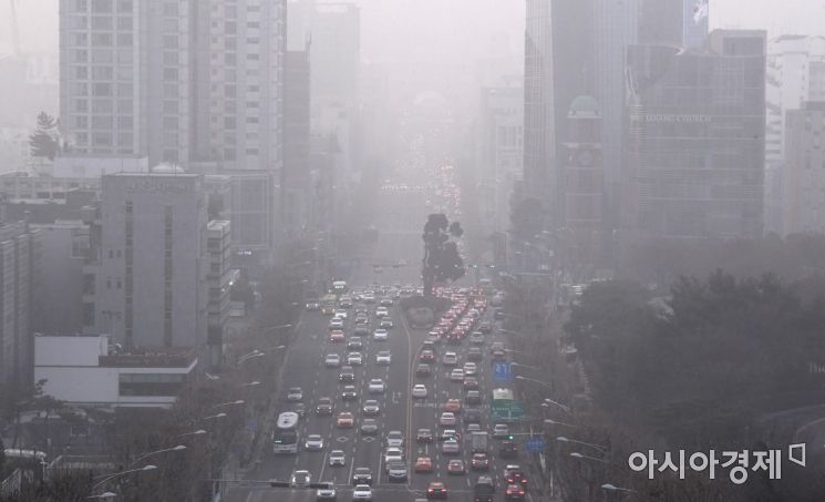 [포토] 고농도 미세먼지 기승, 사흘째 비상저감조치 시행