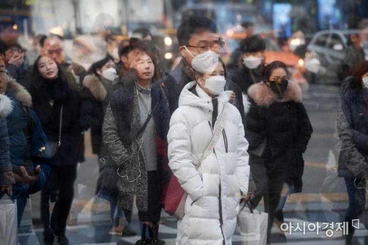 역대 최악 공기질에…미세먼지 마스크 판매량 1300%↑