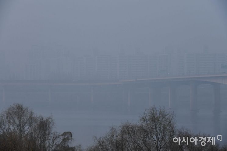 [포토]미세먼지에 휩싸인 아파트단지