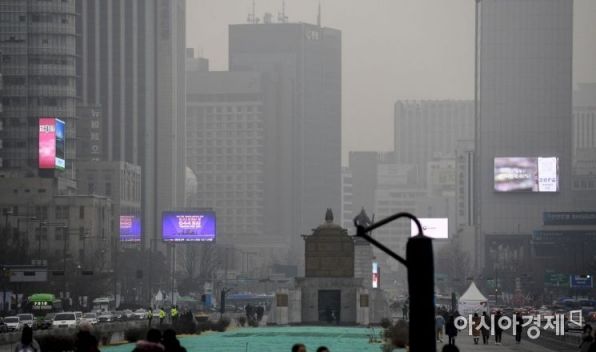 [건강을 읽다] 마스크 쓴 대한민국 미세먼지도 산재다 
