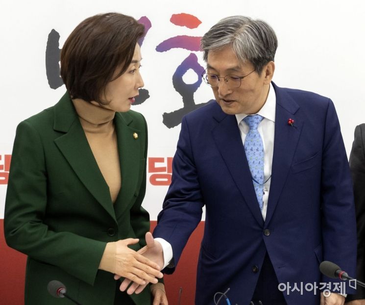 [포토] 인사 나누는 나경원-노영민