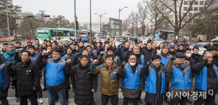 [포토]거리에서 구호외치는 택시기사들