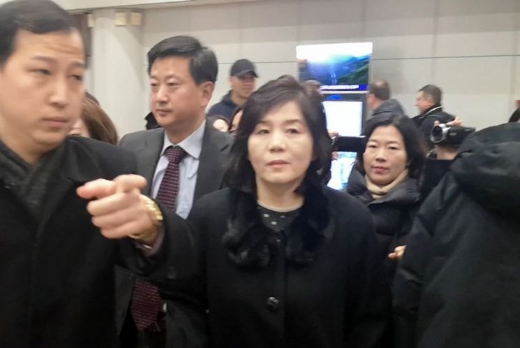 최선희 북한 외무성 부상(차관)이 스웨덴에서 열리는 국제회의에 참석하기 위해 15일 경유지인 중국 베이징에 도착했다. [이미지출처=연합뉴스]