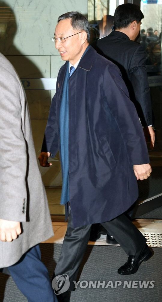 청와대 간 황창규 KT 회장 "개인 정보보호 규제 풀어야"