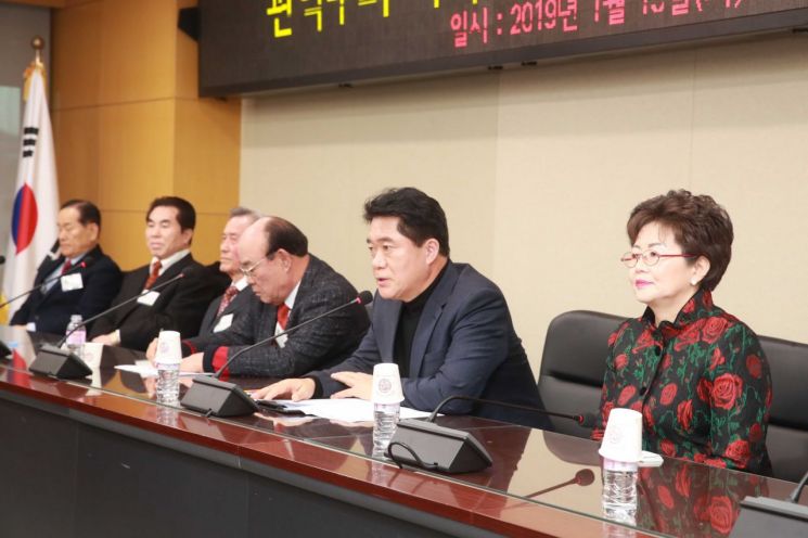 [이런 구청도...]관악구, 지역원로와 경제살리기 머리 맞댄 사연?