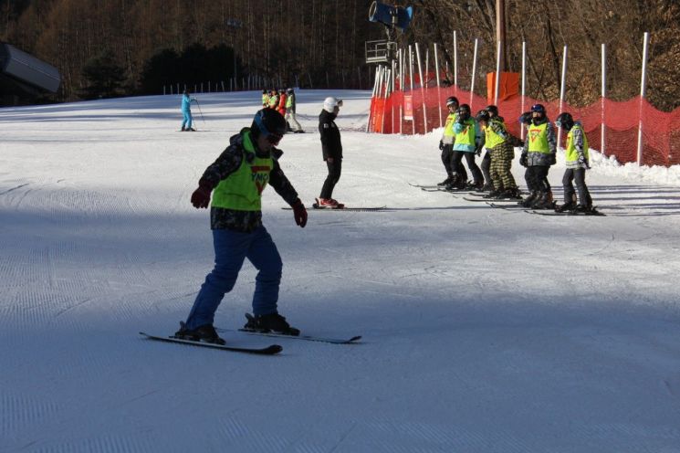 저소득 가정 초등학생 위한 특별한 스키체험
