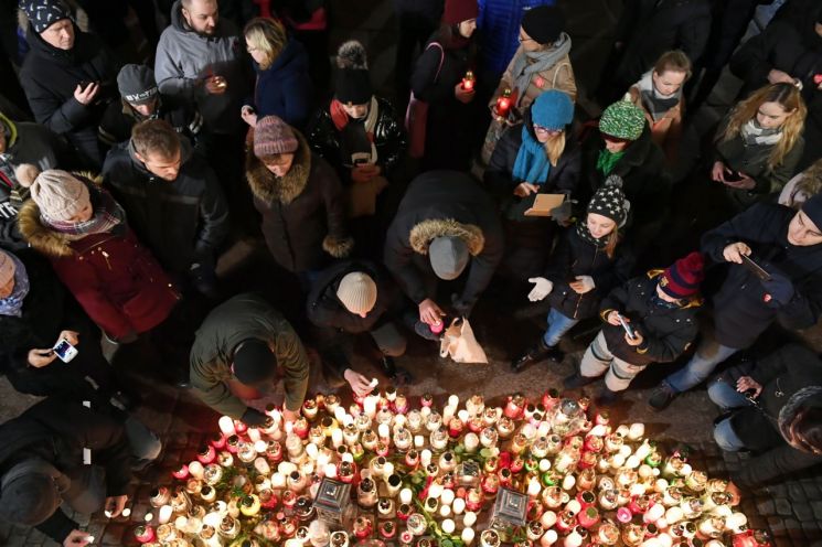 [초동여담]증오에 맞선 폴란드의 '침묵'