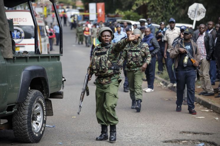나이로비 테러 사망자 21명으로 늘어…테러 용의자 5명은 사살