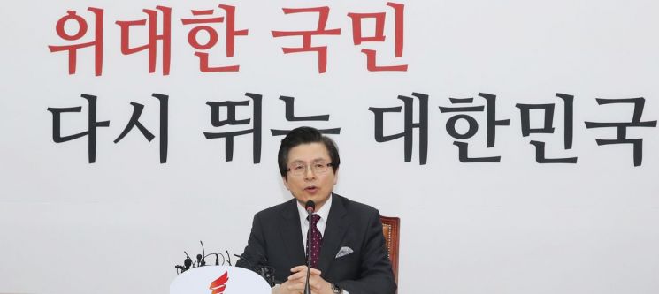 한국당 '황교안發' 소용돌이…新계파·당권 견제 시작 