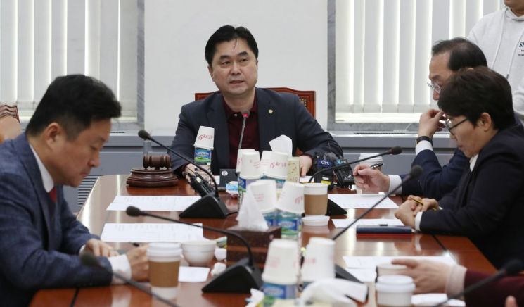 김종민 "정개특위 일정 못잡아...사개특위 상황봐야"