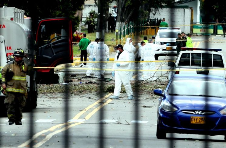 콜롬비아 경찰학교에 차량 폭탄 테러…10명 사망·66명 부상