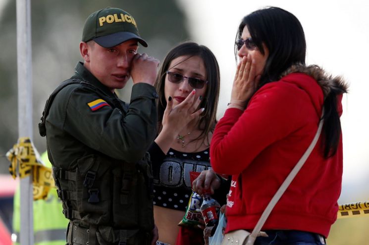 콜롬비아 경찰학교에 차량 폭탄 테러…10명 사망·66명 부상