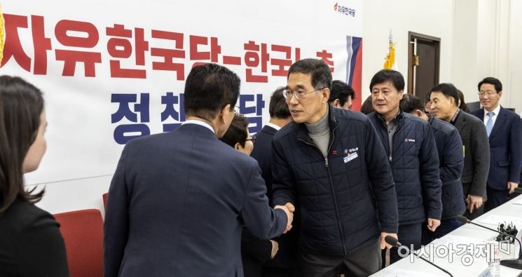 [포토] 자유한국당 찾은 김주영 한국노총 위원장