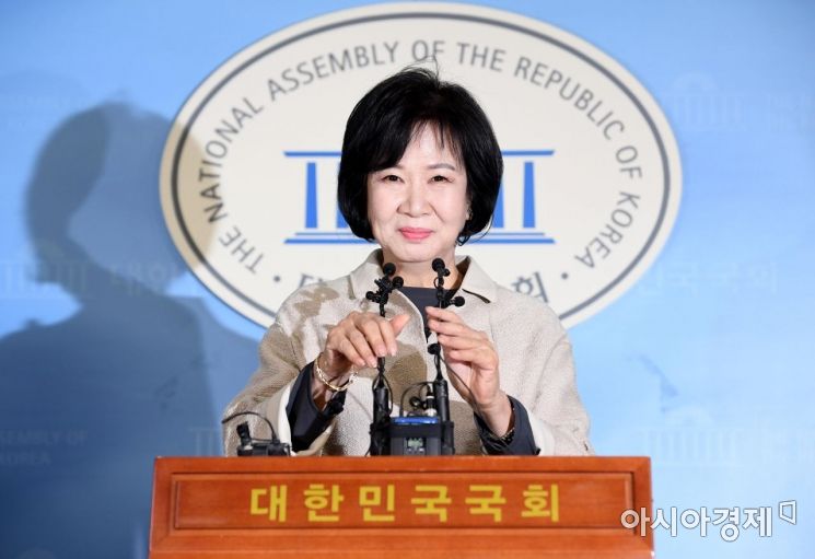 손혜원 더불어민주당 의원이 20일 국회 정론관에서 기자회견을 열고 목포 부동산 투기 의혹에 대해 해명하고 있다./김현민 기자 kimhyun81@