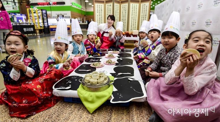 [포토] 설 명절 '만두 어때요?'