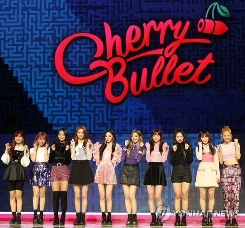 데뷔앨범  '렛츠 플레이 체리블렛'(Let's Play Cherry Bullet) 쇼케이스에서 포즈를 취하는 FNC 걸그룹 체리블렛 /사진=연합뉴스