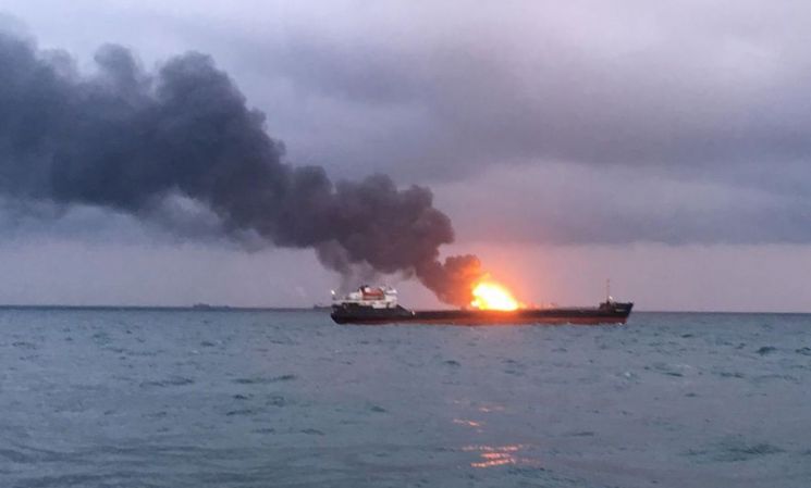 케르치해협서 선박 2척 화재…10명 사망·10명 실종