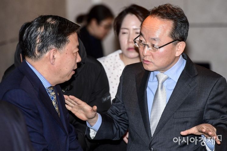 [포토] 의견 나누는 황석태 국장-궈징 사장