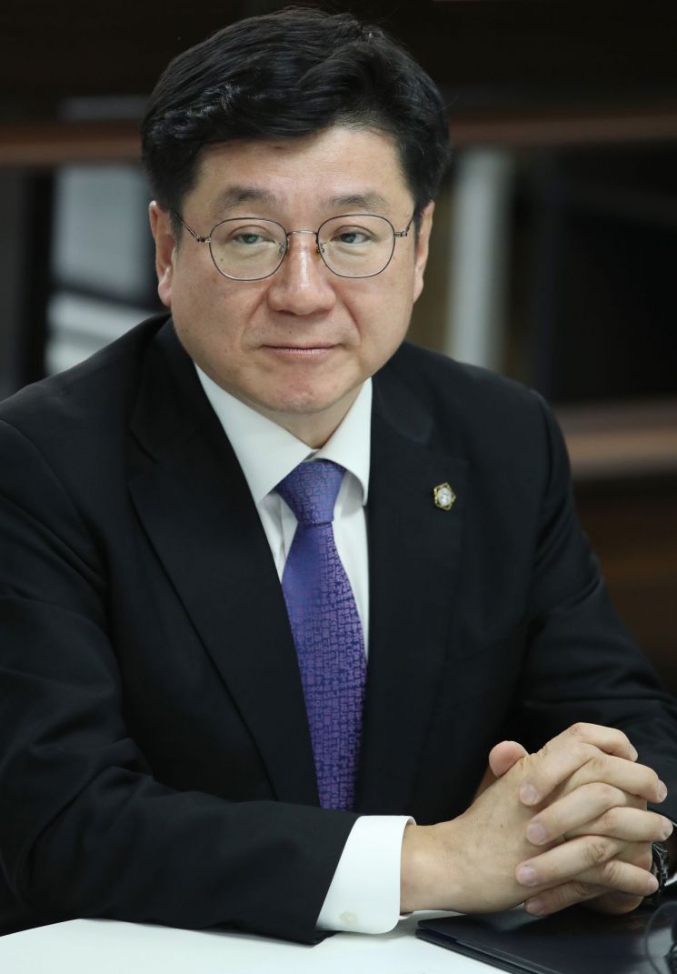 이찬희 변협회장 당선인 "성공보수 폐지, 전관 출신에만 유리 "