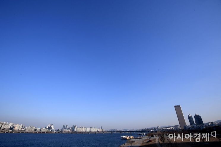[포토] 파란 하늘 회복한 서울 