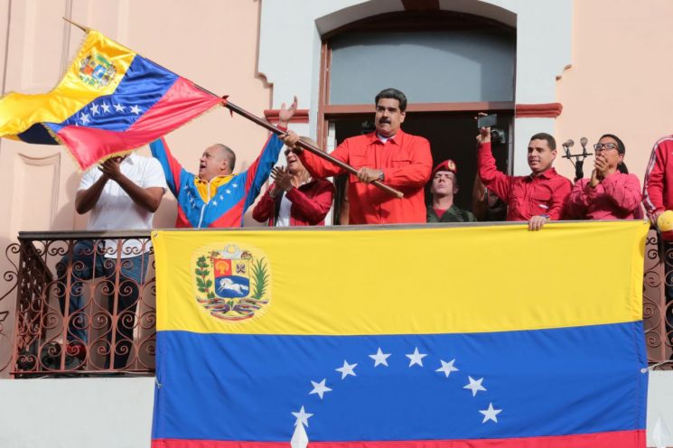 [포토]'마두로 퇴진' 베네수엘라 대규모 집회…친정부 세력도 '맞불'
