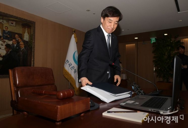[포토]올해 첫 금통위 참석하는 이주열 한국은행 총재