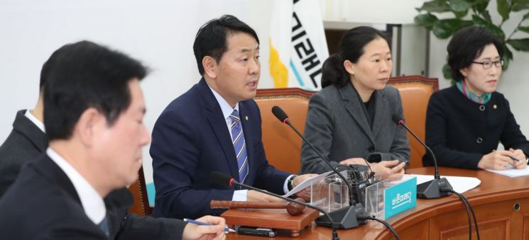 김관영 “청와대·민주당, ‘적폐’ 박근혜 정부 수준 넘어섰다”