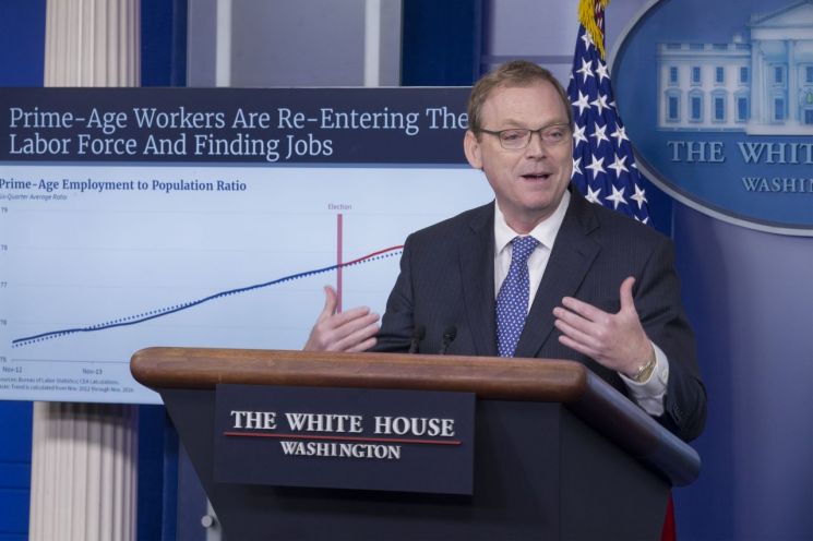 백악관 경제자문위원장 "셧다운 지속시 美 1Q 성장률 '제로' 가능"