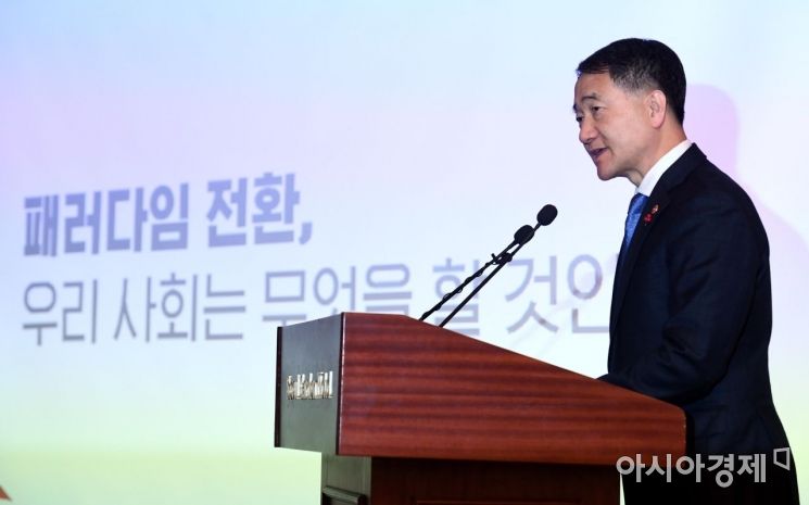 [포토] 저출산고령사회의원회 강연하는 박능후 장관