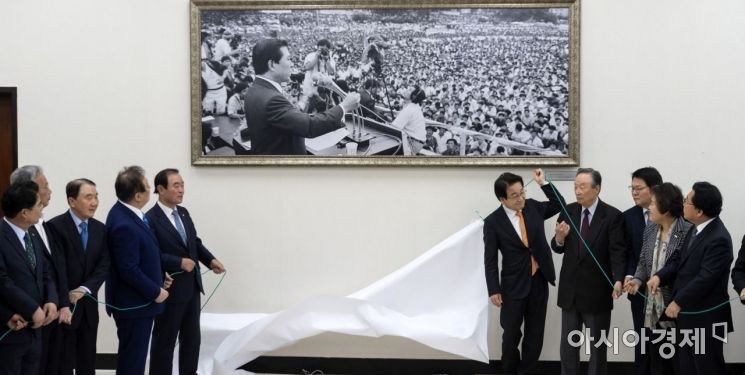 [포토] 민주평화당, 김대중 전 대통령 사진액자 명판식